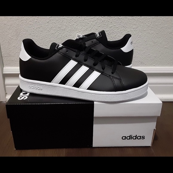 🔥SOLD OUT🔥adidas Brand New Sneakers NWT - Picture 1 of 4